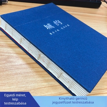 A6 méretű aranyos japán-koreai stílusú tervezésű naptár, testreszabható a saját mintáddal, flat lay elrendezéssel, varrott kötés és nyílt gerinc.