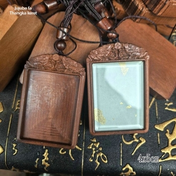 Villámcsapás érte jujubafából készült thangka burkolatú doboz, átlátszó akril panellel, nyitható üreges amulett függő