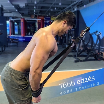 Kábelrendszer bicepsz- és tricepsz-edzéshez – kiegészítő a fitneszterembe