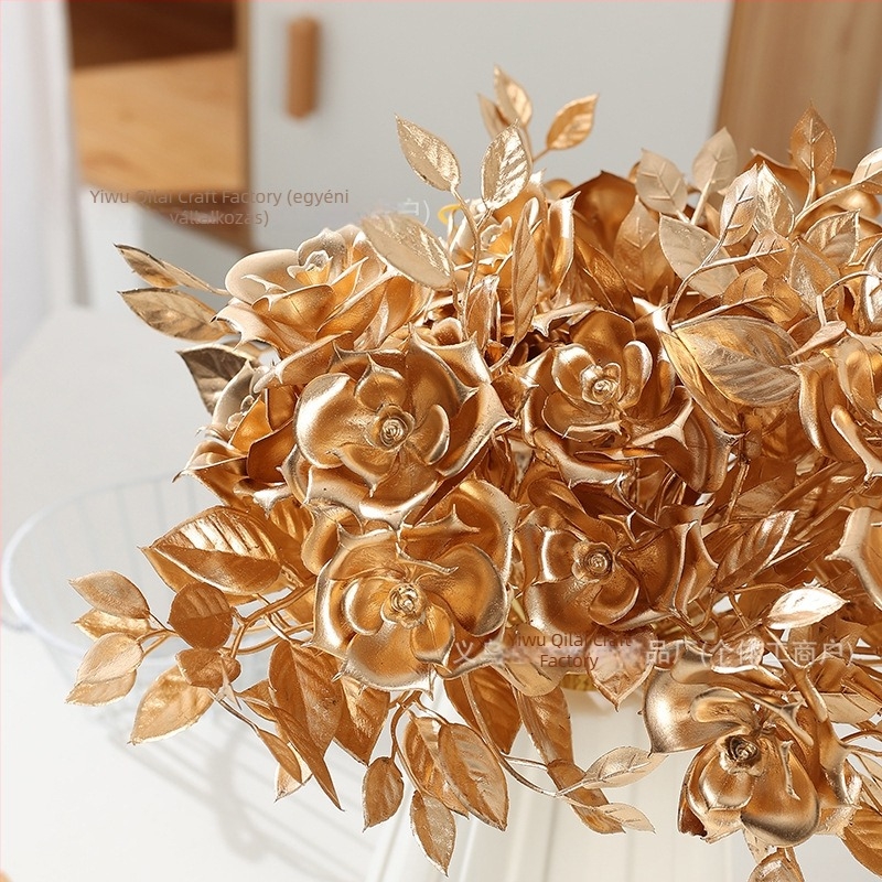 Hetes szálú arany mű rózsa virágcsokor otthoni dekorációhoz