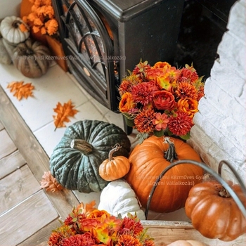Mesterséges rózsa csokor otthoni dekorációhoz, esküvői díszítéshez és őszi Halloween dekorációhoz.