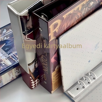 Nyomtatott PU kártyatartó album fedéllel, négy rekeszes szervező kártyák tárolására játékok és anime-kártyákhoz