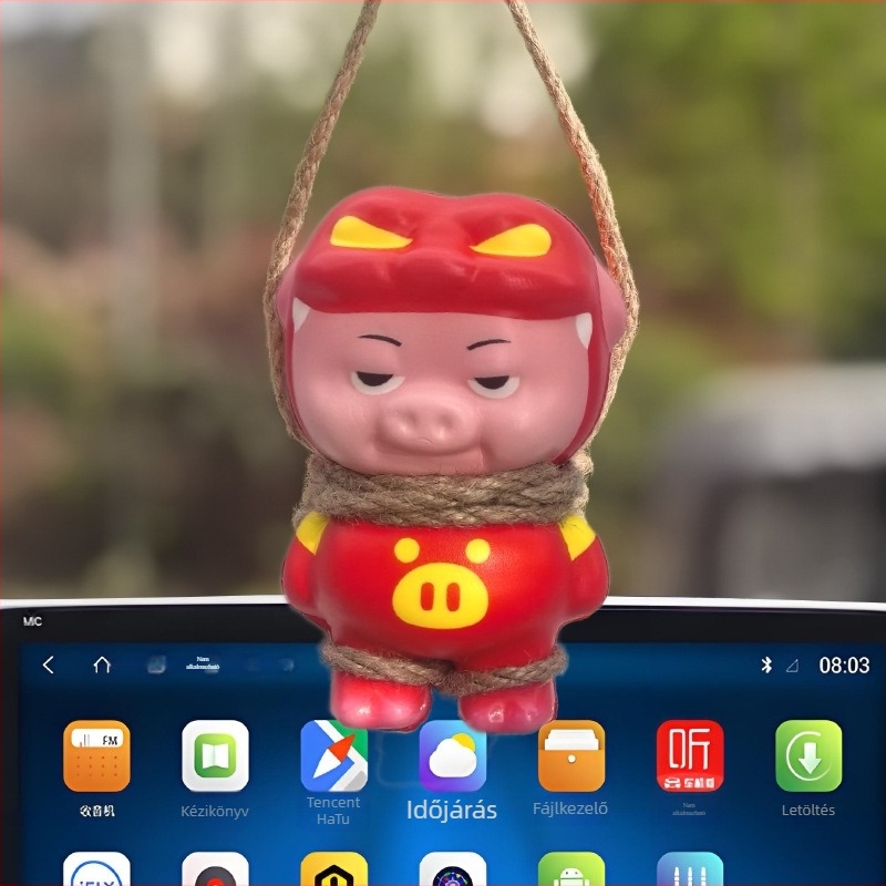 Meiyesi Cartoon Pig Hero hátsó autó dekoráció, aranyos díszfigura a csomagtartóhoz, autókhoz, motorkerékpárokhoz és elektromos járművekhez