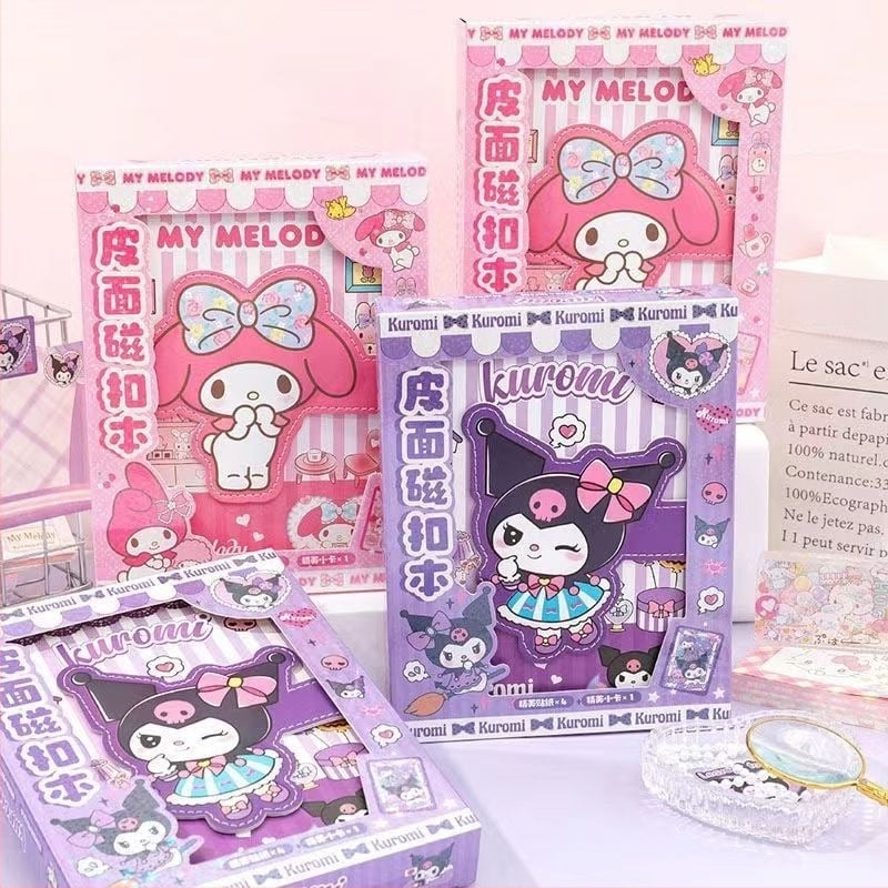 Új Kulomi bőrhatású notesz mágneszárral, Sanrio My Melody ajándékcsomag matricákkal