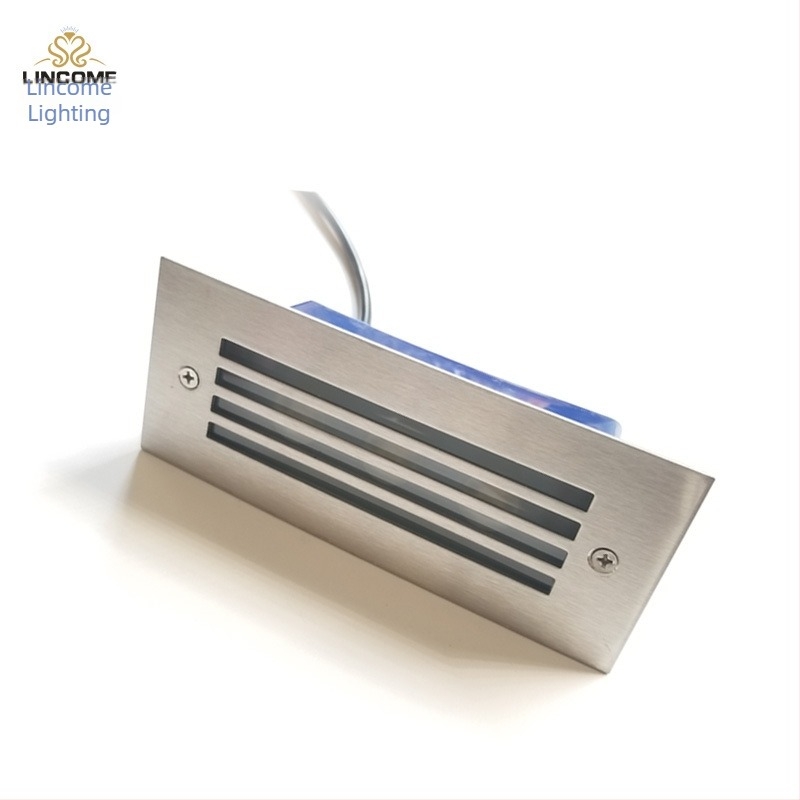 LED sarokfalikar beltéri/kültéri használatra, téglalap alakú beépített lépcsőfény, 170×70 mm, alumínium, IP65, 3000–6000K