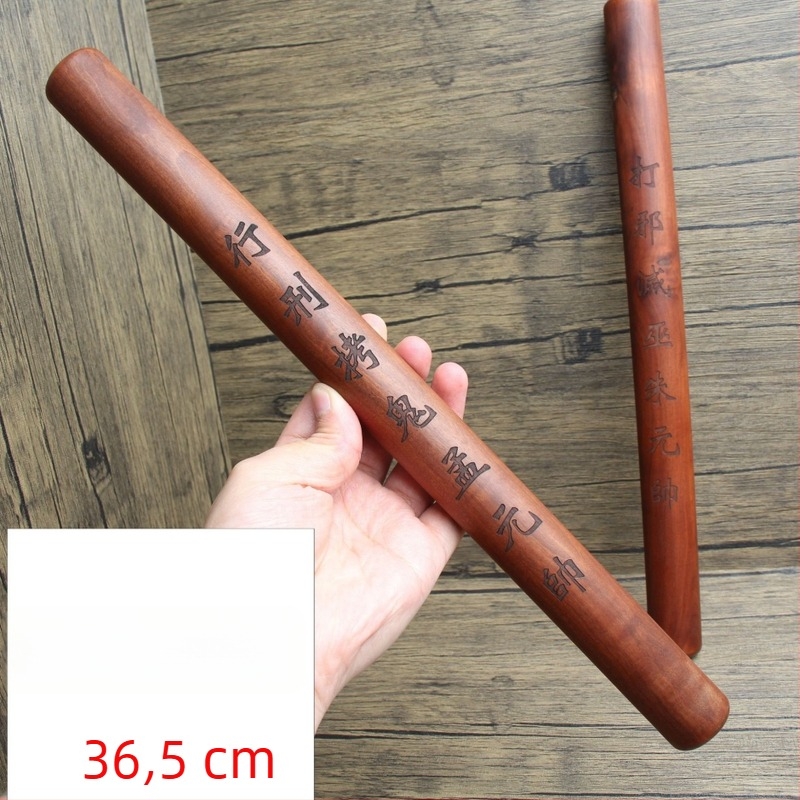 Kézzel faragott fa medál, 36,5 cm hosszú, vallási tárgy