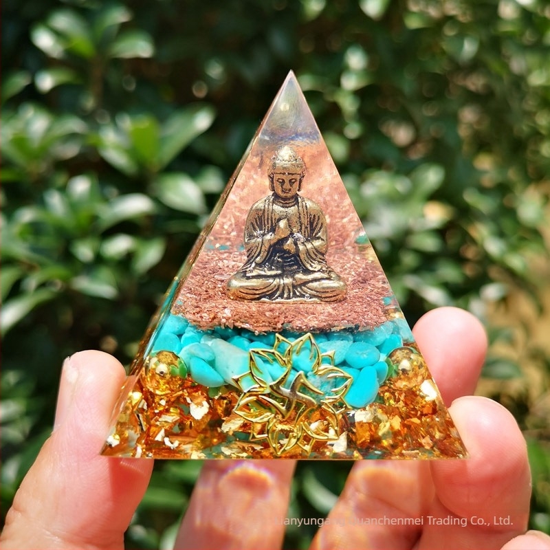 Piramisz alakú kristálygyanta Buddha szobor – Zen stílus
