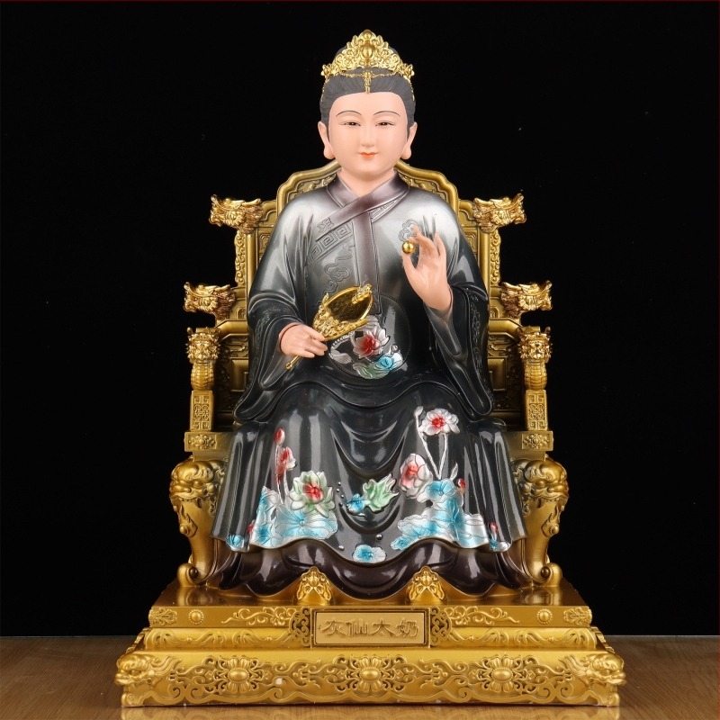 Grey család gyantából készült ős-szobrok tiszteletadásra — Négy nagy család, Grey öreg, Matriarcha és Grey nagymama