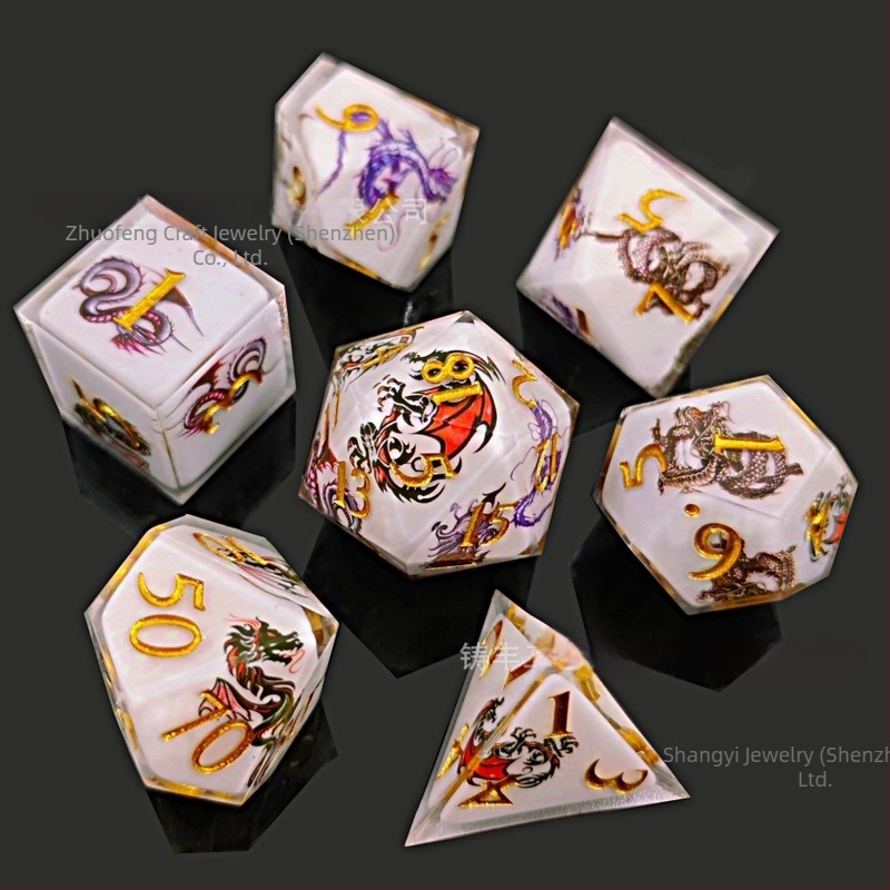 Gyantából készült dobókocka készlet a Dungeons & Dragons és a Call of Cthulhu asztali RPG-khez, D4–D20