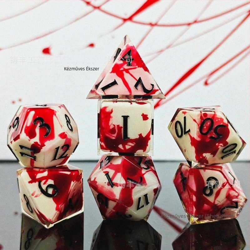 Gyantából készült dobókocka készlet a Dungeons & Dragons és a Call of Cthulhu asztali RPG-khez, D4–D20