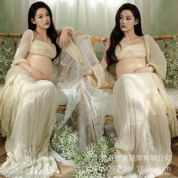 Kismamák számára készült szoknyás öltöny stúdiófotózáshoz, francia olajfestmény stílusú összeállítás