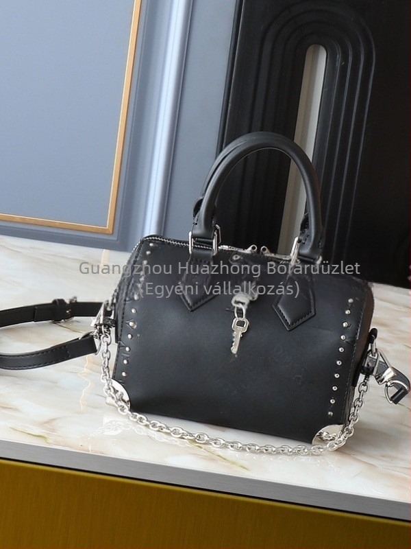 Női bőrtáska vállra — divatos crossbody stílus