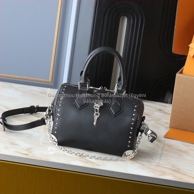 Női bőrtáska vállra — divatos crossbody stílus