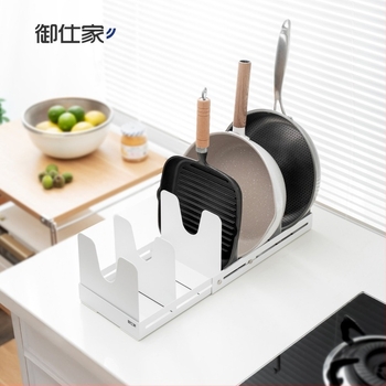 Japán-stílusú minimalist edény-tároló állvány konyhai szekrényekhez, kihúzható, többszintű polcokkal