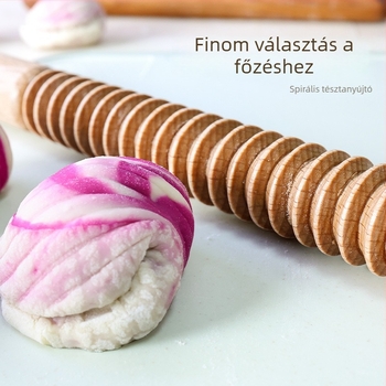 Fából készült nyújtófa spirálisan bordázott éllel és domborított virágmintával sütéshez