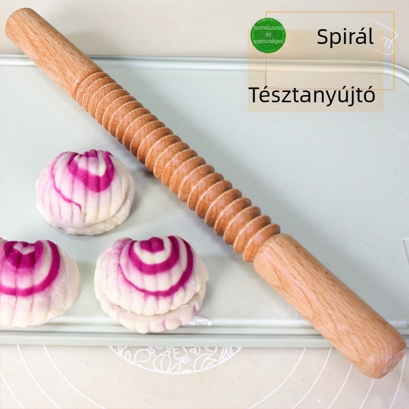 Fából készült nyújtófa spirálisan bordázott éllel és domborított virágmintával sütéshez