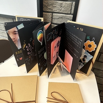 Eredeti akordeon DIY fotóalbum ragasztóoldalakkal — kézzel készített ajándék pároknak és barátoknak