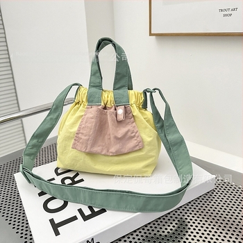 Ősz 2025 Mini nylon színblokkokkal díszített bucket crossbody táska nőknek