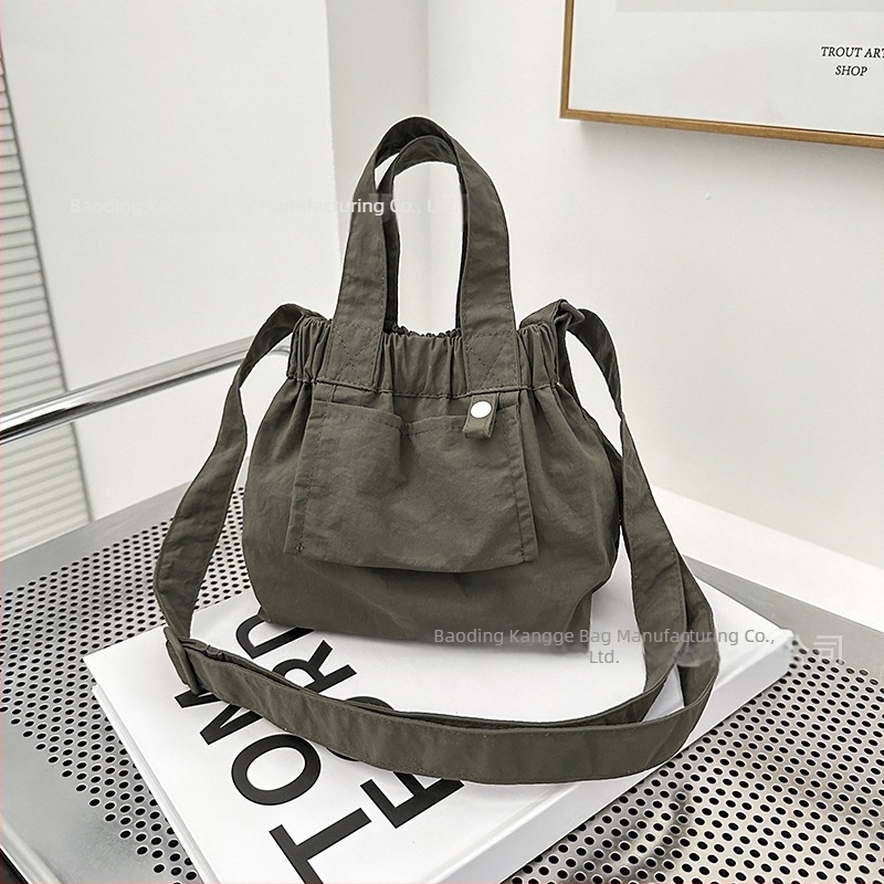 Ősz 2025 Mini nylon színblokkokkal díszített bucket crossbody táska nőknek