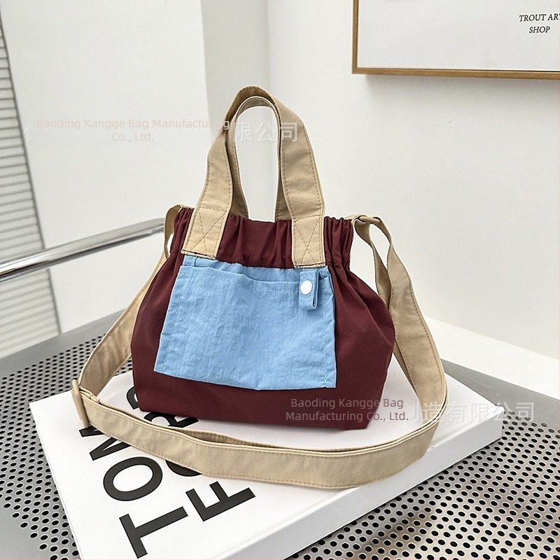 Ősz 2025 Mini nylon színblokkokkal díszített bucket crossbody táska nőknek