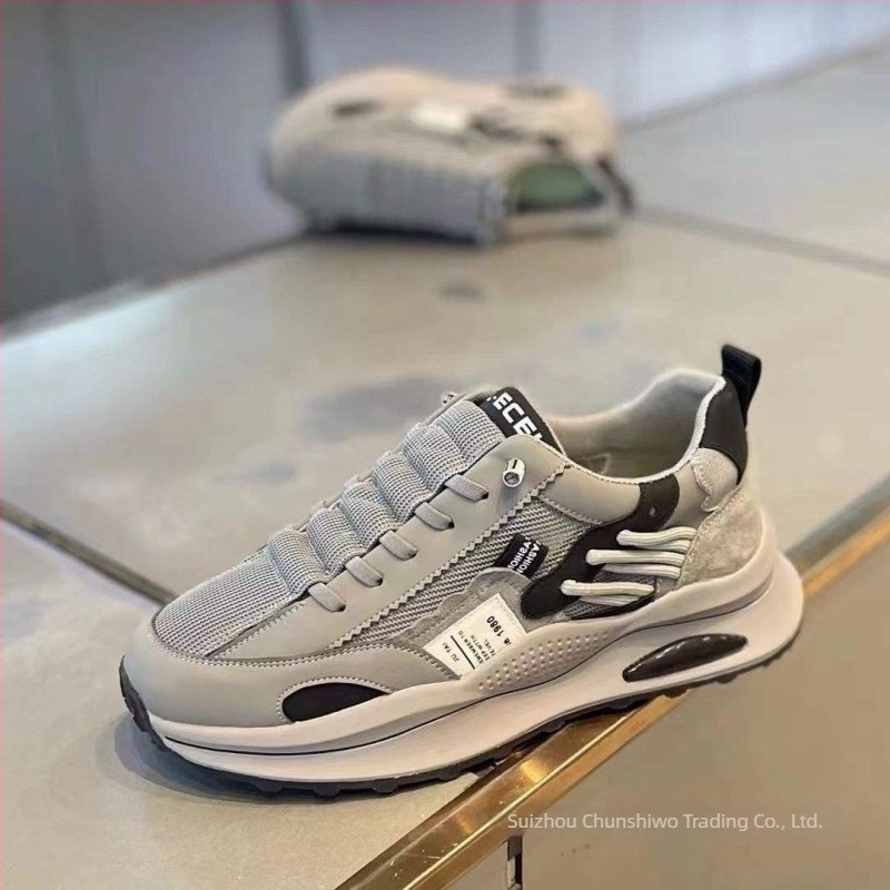 Férfi tavaszi sneaker 2026, lélegző, vastag talppal a magasság növeléséhez, mindennapi sportcipők