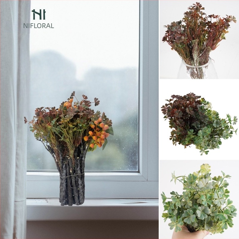 DIY esküvői csokor anyaga: műanyag virágok, szerencse fű, mini négylevelű lóhere, Physalis és pénz díszítő elemek