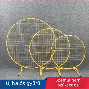 Esküvői kerek vasból készült rácsos képernyő, erdőstílusú háttérrel a színpad számára, lufi-ívvel