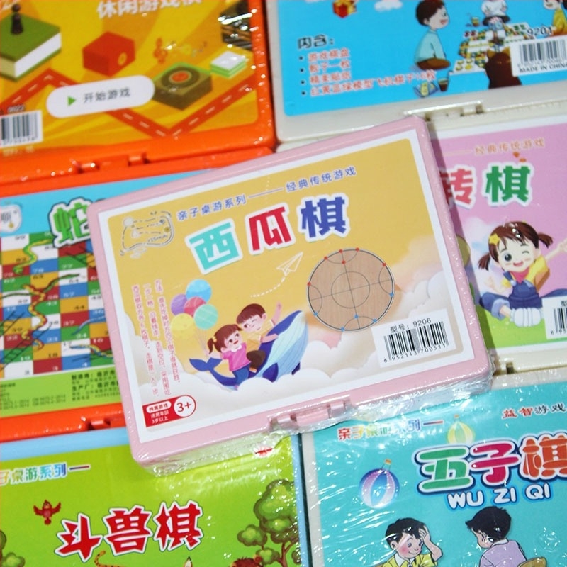 Oktató családi társasjáték gyerekeknek és szülőknek: dáma, Ludo, Gomoku, Állat-sakk