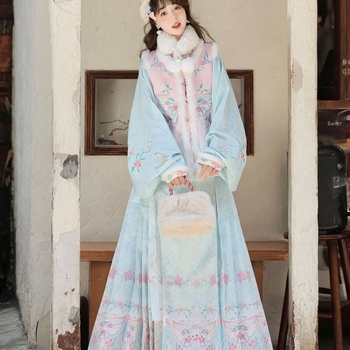 Női Hanfu téli meleg szett — Ming-stílusú környakú köntös és hímzett Mamian szoknya