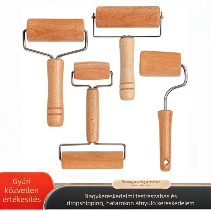 Tésztanyújtó fából, fa nyéllel, otthoni konyhai használatra, ergonómikus.