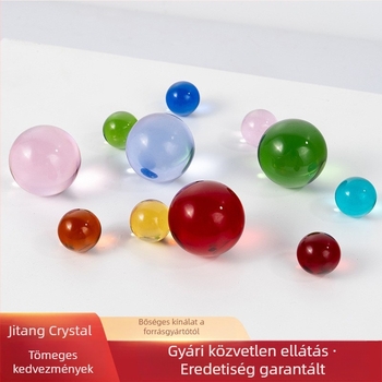 Vörös műkristály fénygömb színes gyöngyökkel, dekoráció iroda, nappali és hálószoba számára; születésnapi ajándék
