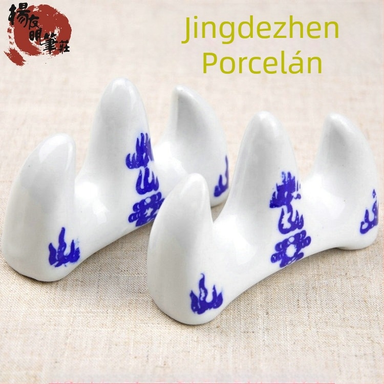 A Tanulmány Négy Kincse - kék-fehér porcelán kerámia ecsettartó, hegyes alakú, nagy, közepes és kis méretben