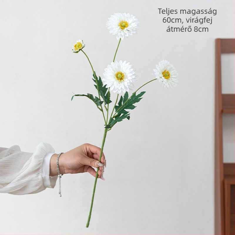 Hosszú szárú művirágokból álló krizantéma-csokor otthoni dekorációhoz