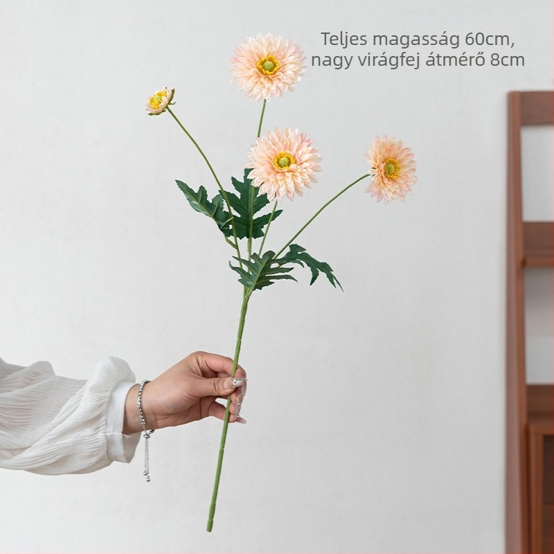 Hosszú szárú művirágokból álló krizantéma-csokor otthoni dekorációhoz