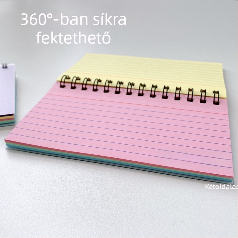 Kis spirálos jegyzetfüzet színes vonalas oldalakkal és téphető indexkártyákkal