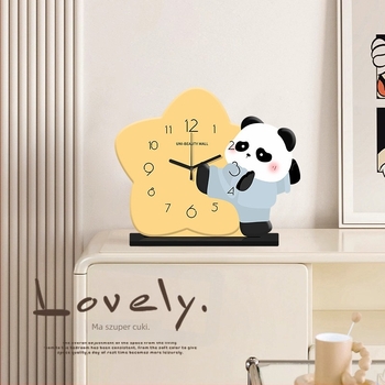 Kung Fu Panda kreatív asztali óra – kétoldalas dekoratív tárgy, fa burkolatú, LED- és analóg kijelző, elemről működtethető, nappali dekoráció