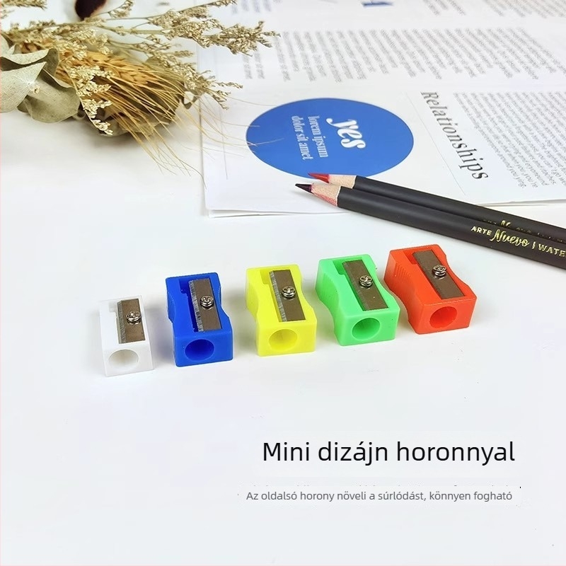 Mini kézi ceruzahegyező, műanyagból, egy lyukú, diákoknak