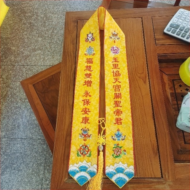Buddhista szertartásokhoz tervezett öv, imaöv, érdemöv