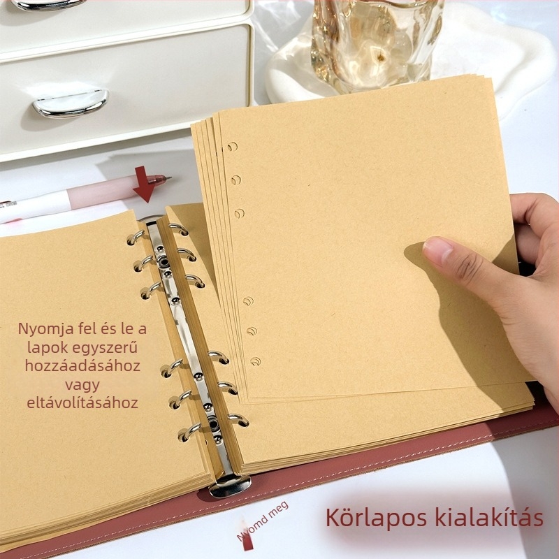 Cute Little Year négyzetes notesz műbőr borítóval és kraftpapírral, gyűrűs kötés, 60 lap, 150×171 mm belső, 168×192 mm külső, művészi stílus