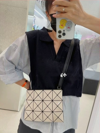 Lucent női válltáska diamantszerkezetű patchwork mintával, négy rekesz – geometrikus, mindennapi sminktáska