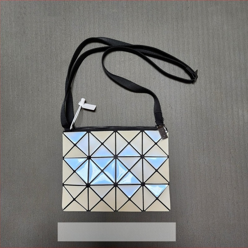 Lucent női válltáska diamantszerkezetű patchwork mintával, négy rekesz – geometrikus, mindennapi sminktáska