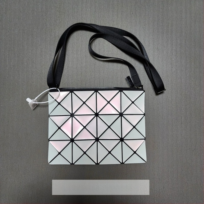 Lucent női válltáska diamantszerkezetű patchwork mintával, négy rekesz – geometrikus, mindennapi sminktáska