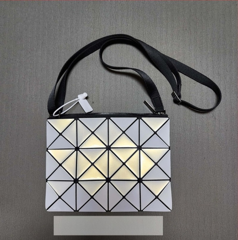 Lucent női válltáska diamantszerkezetű patchwork mintával, négy rekesz – geometrikus, mindennapi sminktáska
