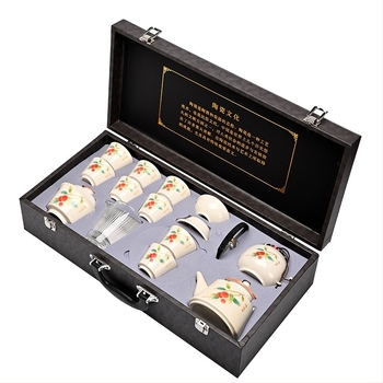 Japán stílusú Gong Fu teáskészlet porcelánból — teáskanna emelhető fogantyúval, teáscsészék és fedeles tál ajándékdobozban