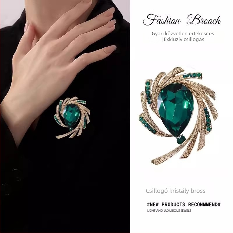 Holdgyöngy brooch kristályokkal – ötvözetből, kézzel készített, elegáns női kiegészítő