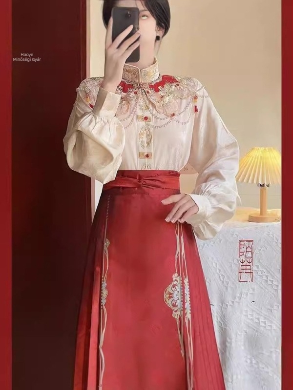 Új kínai stílusú Hanfu női készlet ünnepléshez és eljegyzéshez, hímzett felső felhő- vállakkal, piros hagyományos szoknya részletes hímzéssel