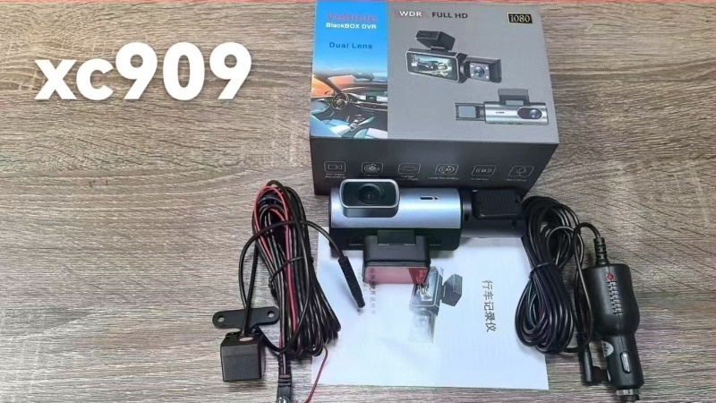 Háromlencsés 1080p autós dash cam éjszakai látással, Wi‑Fi, 3,0 hüvelykes LCD, 140° széles látószög, szélvédőre szerelve