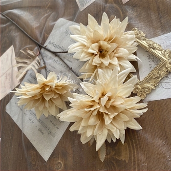 Háromfejű mű Epiphyllum őszi színekben, retro Európai esküvői terem dekoráció, otthoni dekoráció, selyem dália