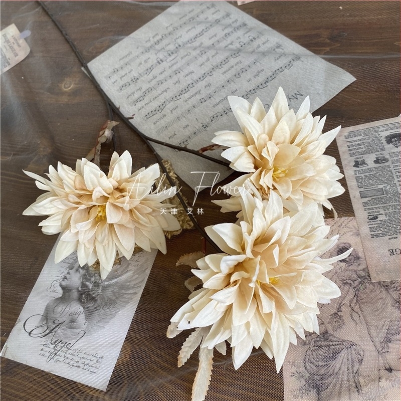 Háromfejű mű Epiphyllum őszi színekben, retro Európai esküvői terem dekoráció, otthoni dekoráció, selyem dália