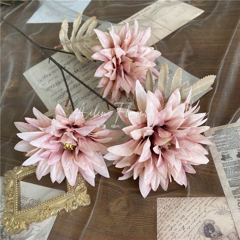 Háromfejű mű Epiphyllum őszi színekben, retro Európai esküvői terem dekoráció, otthoni dekoráció, selyem dália